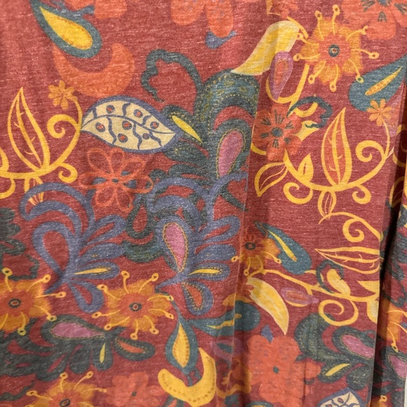 New LuLaRoe Women’s Classic T - Shirt Top Multicolor Pattern Size 3XL - Picture 2 of 7